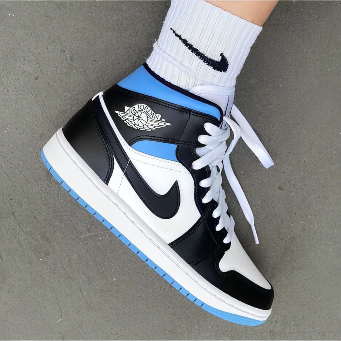 Air Jordan 1 Mid Royal Black And Blue