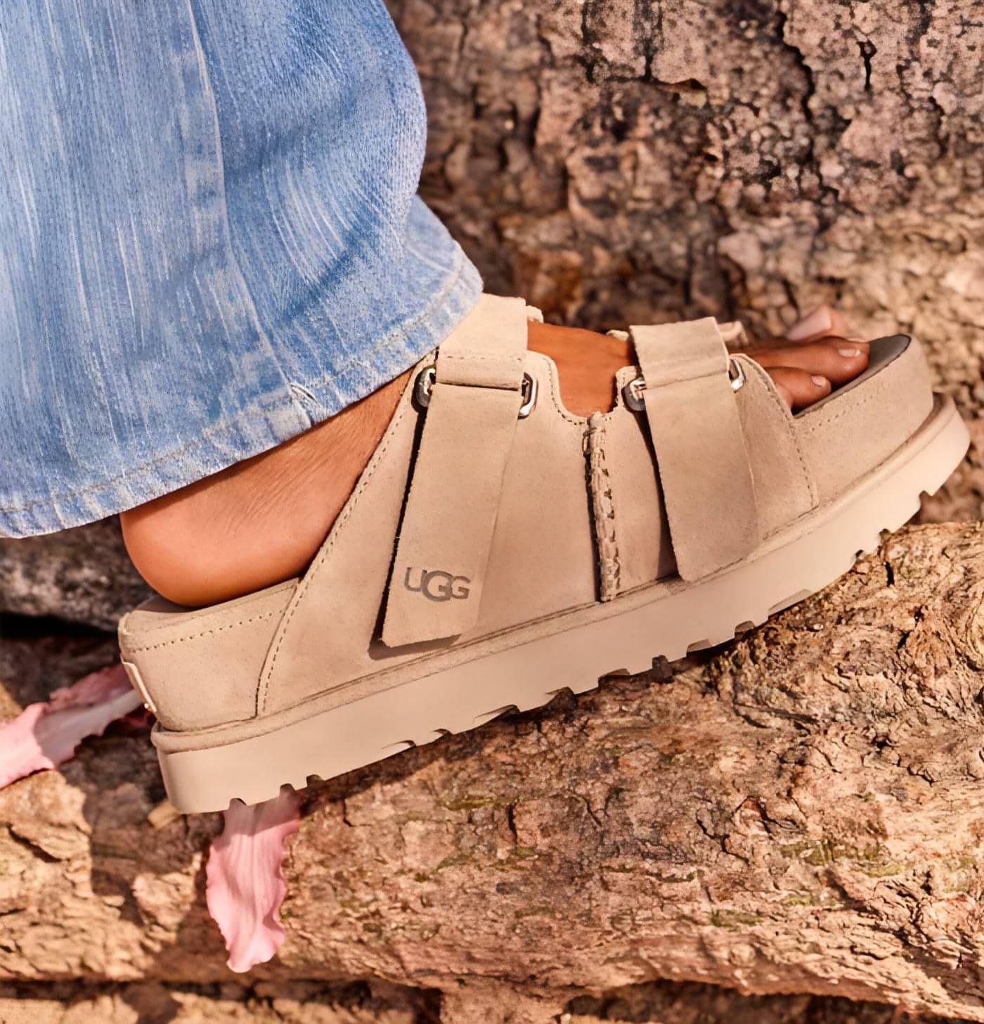 כפכפי האג UGG Women’s Goldenstar Hi Slide Sand