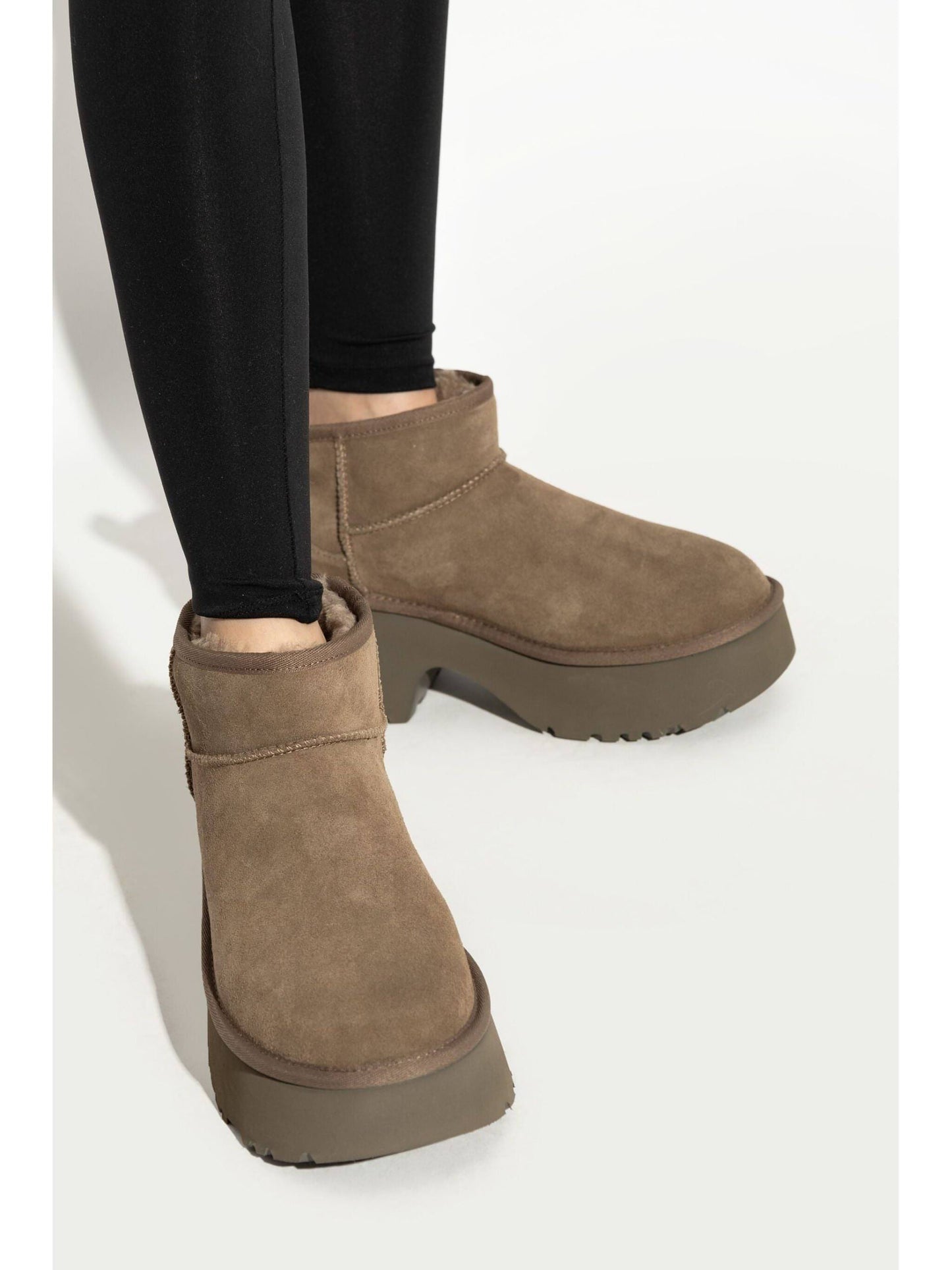 נעלי האג פלטפורמה UGG Classic Ultra Mini New Heights Boots Light Brown