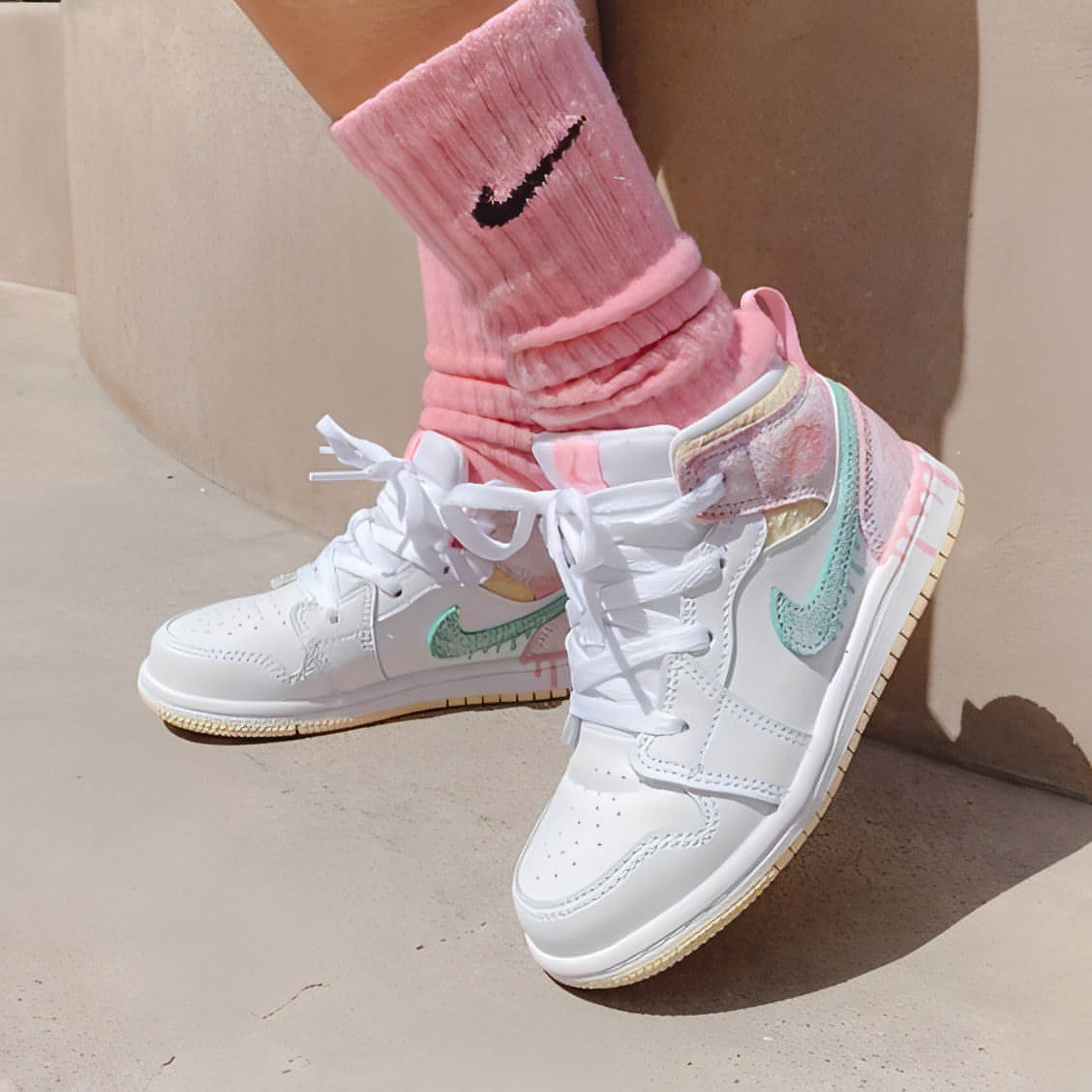 Air Jordan 1 Mid Paint Drip