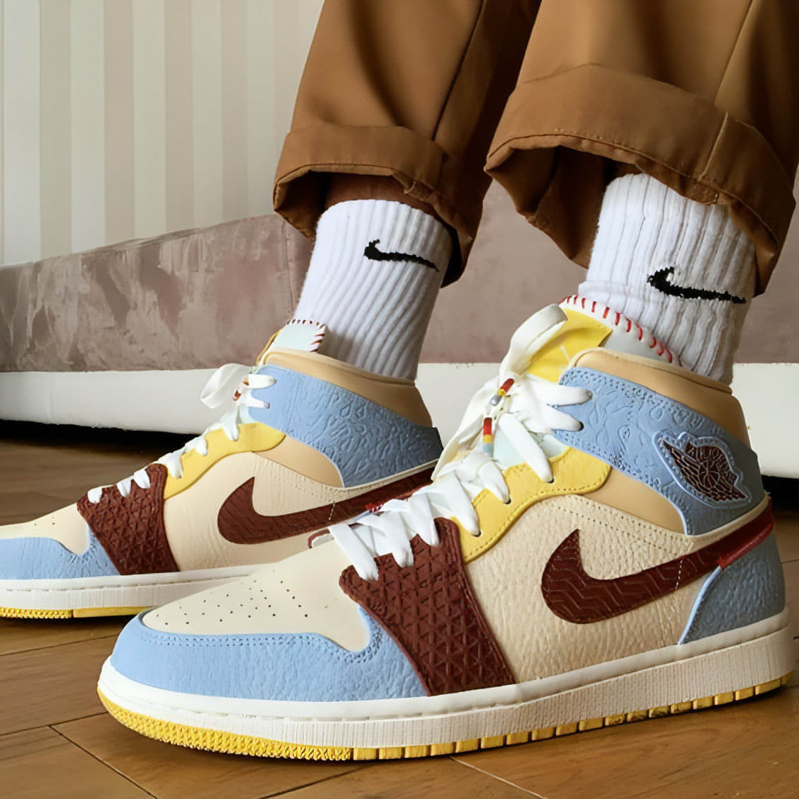 Air Jordan 1 Mid Fearless Maison Château Rouge