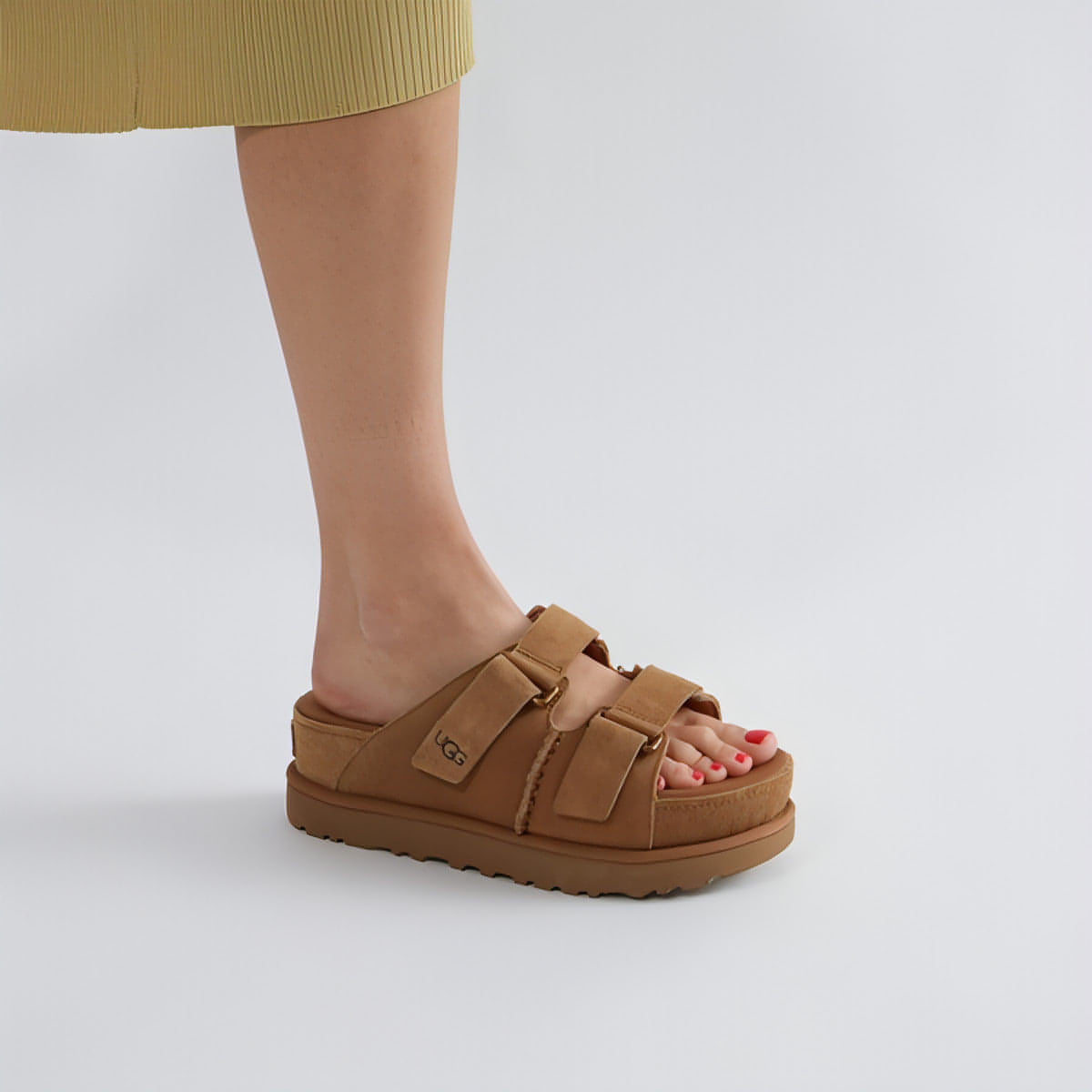כפכפי האג UGG Women’s Goldenstar Hi Slide Chestnut