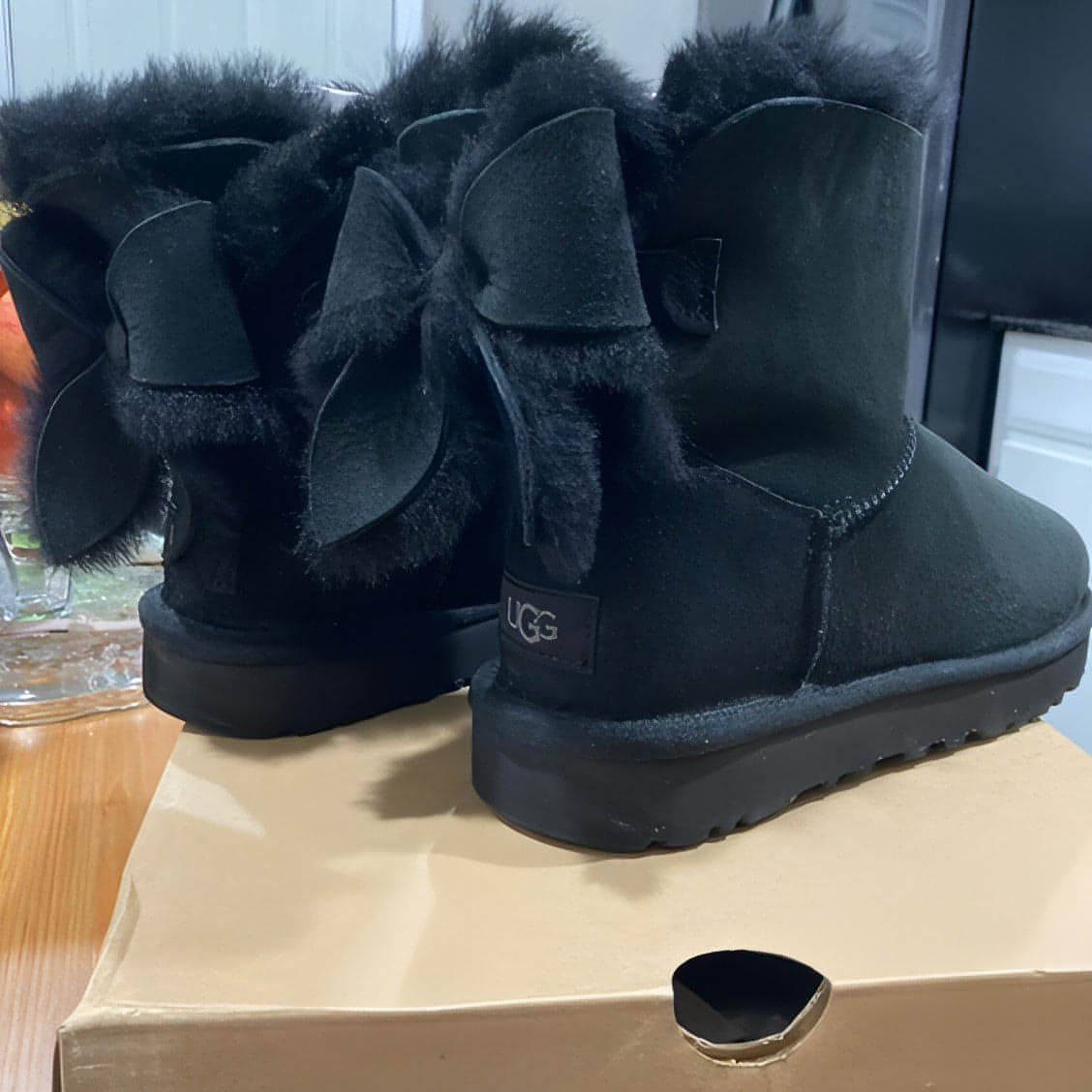 מגפי האג UGG Classic Heritage Bow Black