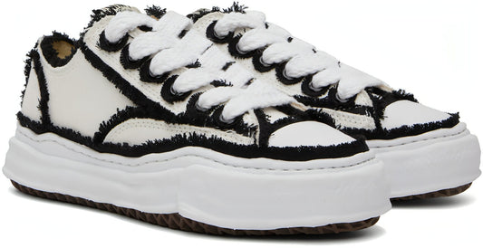 Maison Mihara Yasuhiro White Peterson | מייסון מיהרה יאסוהירו