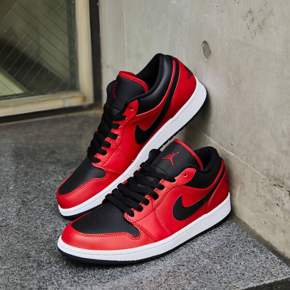 Air Jordan 1 Low Reverse Bred Pebbled Swoosh