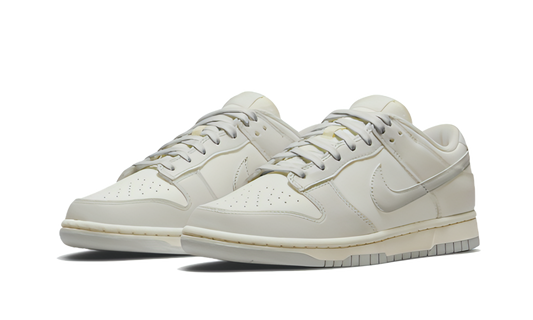 Dunk Low Light Bone
