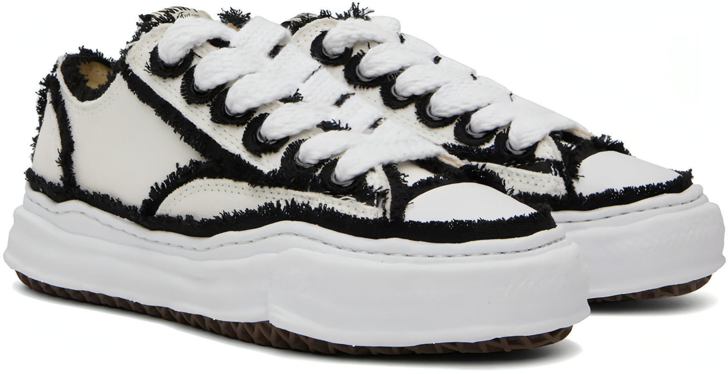 Maison Mihara Yasuhiro White Peterson | מייסון מיהרה יאסוהירו