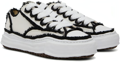 Maison Mihara Yasuhiro White Peterson | מייסון מיהרה יאסוהירו