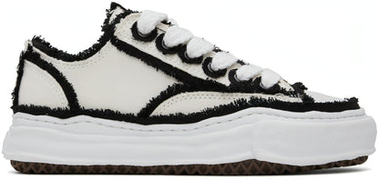 Maison Mihara Yasuhiro White Peterson | מייסון מיהרה יאסוהירו